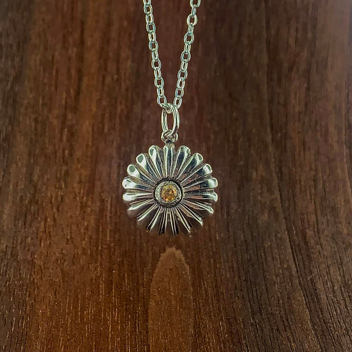 daisy necklace, jordelia necklace